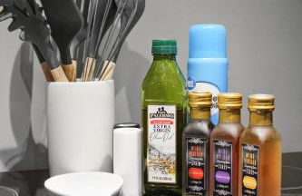 Cheerful 5-bedroom w/Screened Patio, Sleeps 10 in the heart of Fremont! - Foto 29