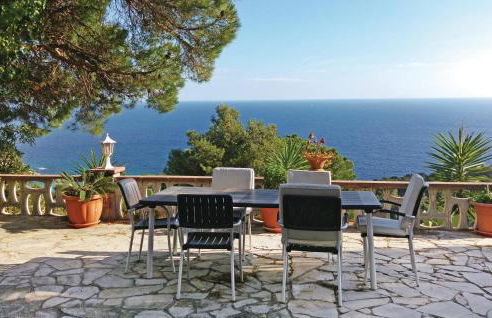 Cozy Home In Blanes With House Sea View - Photo 4