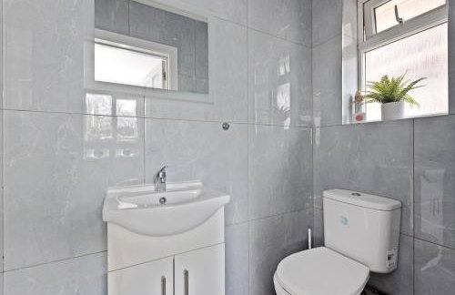 South Harrow Apartment - Photo 18