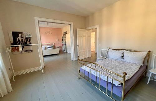 Beautiful apartment in a historic villa - Photo 3