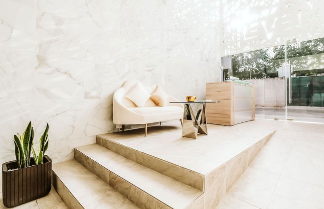 Level luxury condos - Photo 2