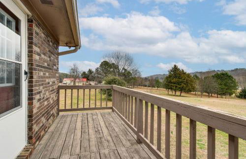 Spacious Fishing Getaway by Lake Guntersville! - Foto 31