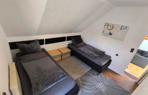 Vieja Casita de huespedes con Escaleras - Foto 3