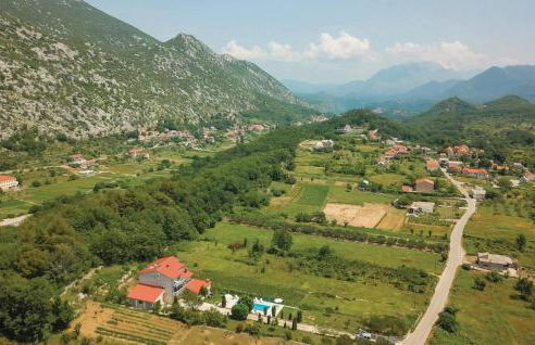 Two-Bedroom Apartment In Ostrvica - Photo 13