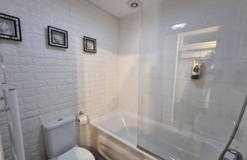 2 Bedrooms - 3 Beds - Free Parking - 168 - Foto 11