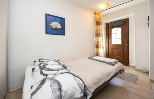 Awesome Apartment In Split With Wifi - Photo 7