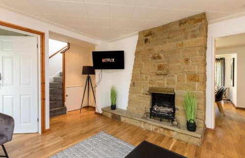 Findon House Spacious 3 bedroom, contractor, relocations friendly,10mins from GATWICK Airport, free parking, WIFI, garden, CRAWLEY - Photo 18