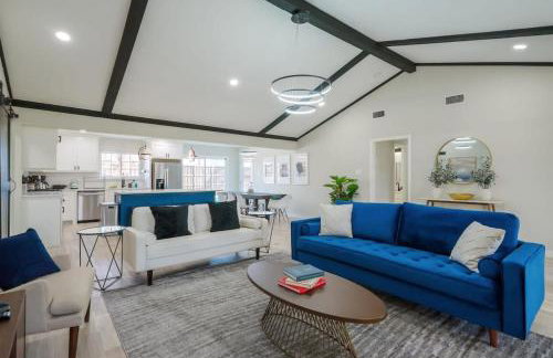 Perfect Getaway Home w Pool Jacuzzi Cinema Room - Foto 3