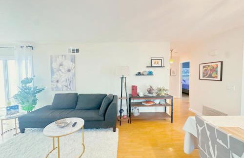 Brea Mall romantic two-bedroom house - Photo 12