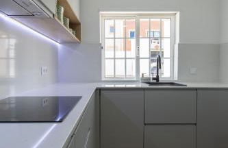 Luxuosa Villa com Piscina, Garagem e Vista Mar - Foto 31