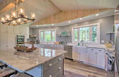 Lush Gilbert House with Outdoor Oasis on Lake Murray - Foto 4