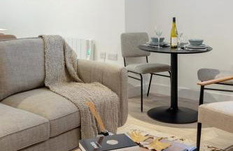 Wokingham - 2 Bedroom Ground Floor Flat - Foto 4