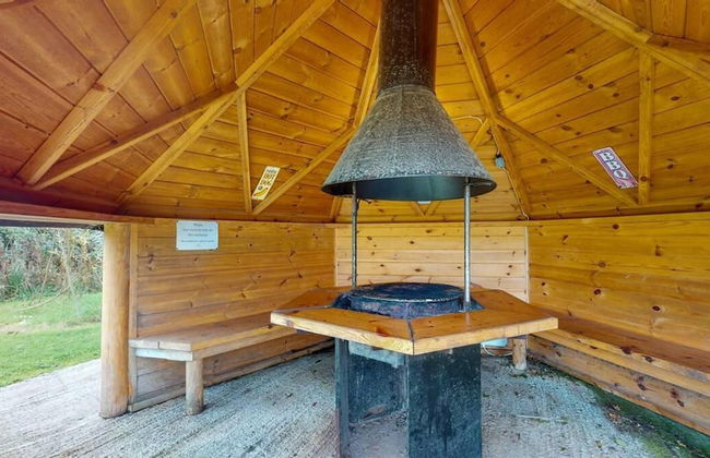 Cozy Winter Hot Tent With Log Burner, Tv & Hot tub - Foto 14