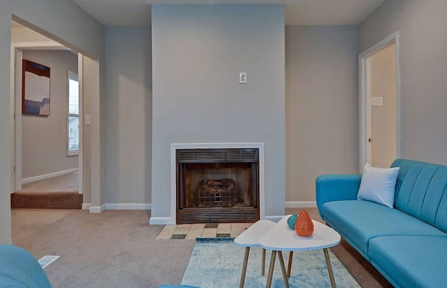 Spacious 6BR/3BA House w/ Parking! Sleeps 20! - Foto 51