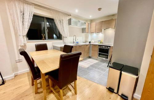 Luxury 2 Bedroom Apartment- Lake view - Free Parking - Wembley Stadium 5KM - Foto 14