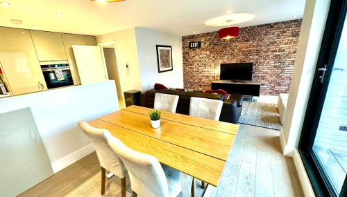 Beautiful New 2 Bedroom Apartment - Next to the Beach - Great Location - FREE Parking - Fast WiFi - Smart TV - sleeps up to 4! Close to Purbeck, Corfe Castle, Sandbanks, Poole & Bournemouth - Foto 2