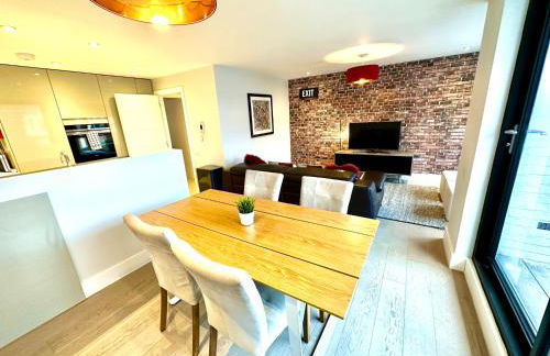 Beautiful New 2 Bedroom Apartment - Next to the Beach - Great Location - FREE Parking - Fast WiFi - Smart TV - sleeps up to 4! Close to Purbeck, Corfe Castle, Sandbanks, Poole & Bournemouth - Foto 2