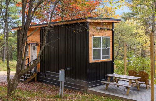 Riverside Tiny House with hot tub near Stowe - Foto 56