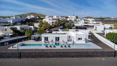 Casa Conil with a private 25 meter heated pool - Foto 3, sunbed