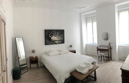 Elegant, Spacious Apartment in Historic Center of Tournon - Foto 3