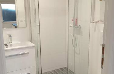 Studio neuf joliment décoré à 5 min de l'aéroport - Foto 6