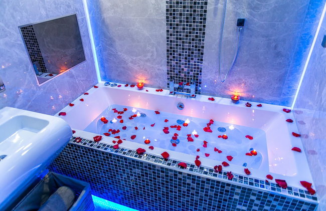 Velmora Suites Bradford - Photo 16