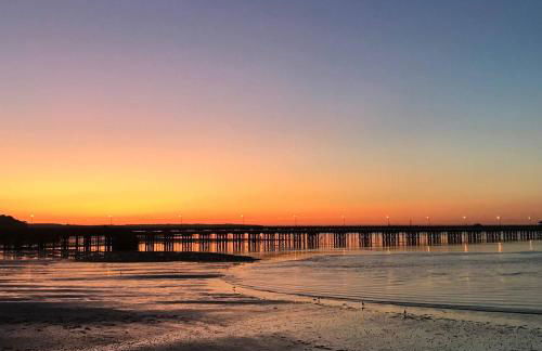 The Cabana Luxury Award Winning Tiny Home with Hot Tub and Private Garden 2 mins Walk to Ryde Beach - Photo 10