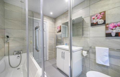 51VL For your Stylish and Relaxed Stay with Free Parking and Free WiFi - Foto 11