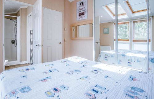 Manor 5 Lodge - 2 Bedroom Lodge - Pendine - Photo 34