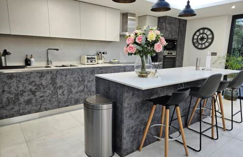 Homely 6 bed Cottage 30 mins to Heathrow, London, Legoland, Windsor Castle - Photo 8