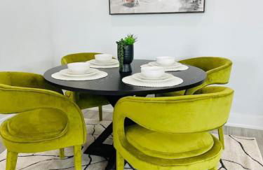 Luxurious Hidden Gem - Downtown Access - Balcony - Foto 27