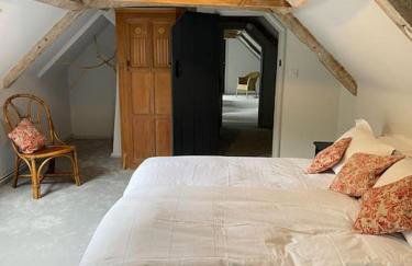 Stunning Manor Farmhouse - Photo 2