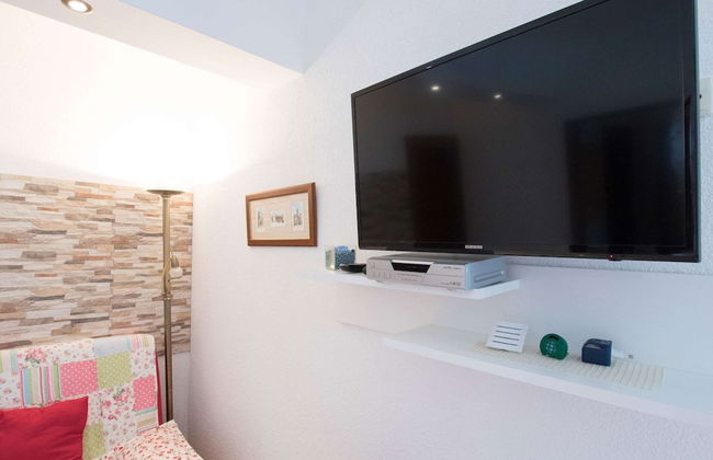 Holiday Apartment With a Private Terrace & Hot Tub, Near the Beach - Foto 1