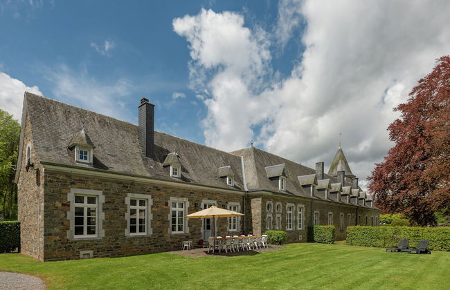 Le Hameau du Chateau - Elegance and Serenity - Photo 35