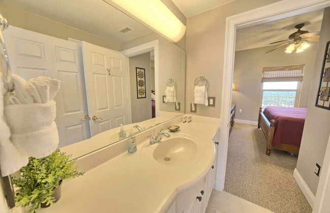 Stylish Oceanfront Condo with Beach and Picnic Area Access - Unit 1706 by RedAwning - Foto 22