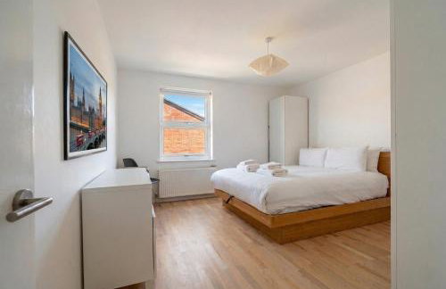 Canal View House - 2BR with Garden & Parking - Foto 9