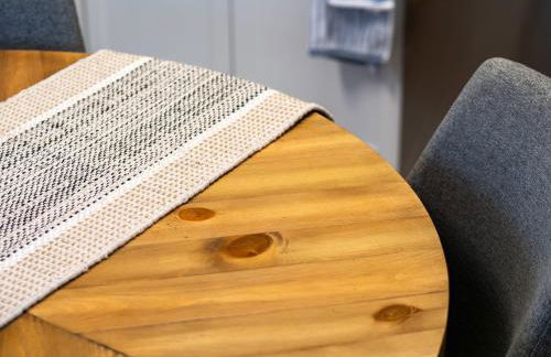 Carriage Manor - Sun Soaked 1BR - Close to CCF - Foto 9