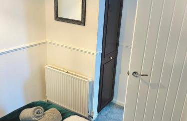 Lovely 4-bed home sleeps 8 Nr Bolton Stadium & M61 - Photo 52