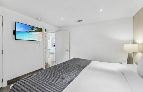 Upscale Modern Villa Private w Terrace in Bahia Mar Beachfront Resort, Heated Pool! - Photo 9