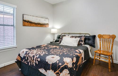 1 Mi to Historic Dtwn Weatherford Home with Yard - Foto 14