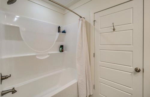 Walk to Historic Dtwn Laurel Quiet Home with Porch - Foto 17