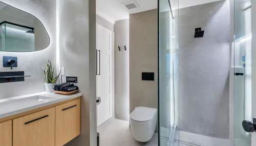 Modern LuxeDen with Private Hot Tub and Fenced Yard - Foto 3, Shower