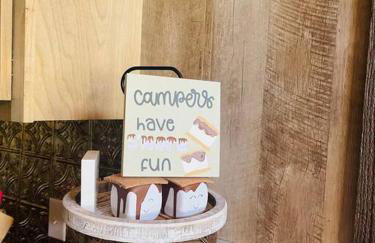 Rustic Chic Alabama Cabin w Loft Fire Pit Pet Friendly Fenced Yard Lake Guntersville - Coco Chateau - Foto 43