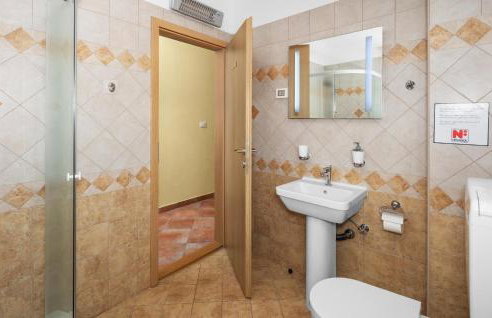 Four-Bedroom Apartment In Nova Vas - Foto 47