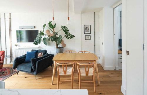 Stylish 3BD Home - Great Location - Foto 17