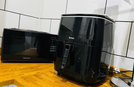 1 Bedroom Pet Friendly Apt Wd Free Wifi, Parking, Netflix & Pool Table. Sleeps 3 - Photo 63