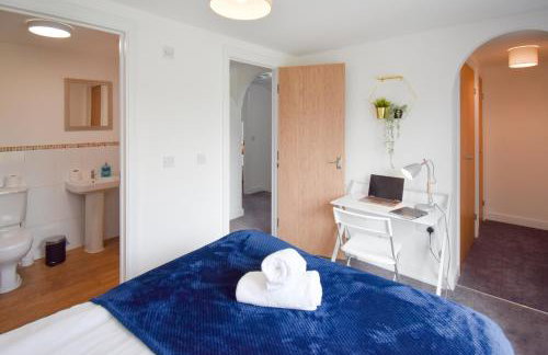 Milton Keynes 5BR Contractor house, families/ groups welcome. - Photo 22