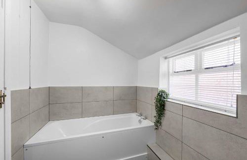 Prime Location - Southwold Gem - Sleeps 8 - Whole Cottage - Photo 24