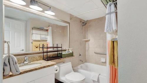 Seawall Breeze One bedroom Condo in Galveston - Photo 4