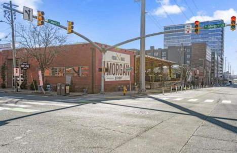 Luxe King Bed, Balcony, Garage in Downtown Raleigh - Foto 67